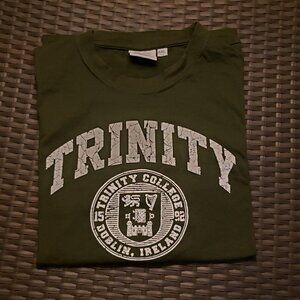 EUC Men's Trinity College t-shirt XXL